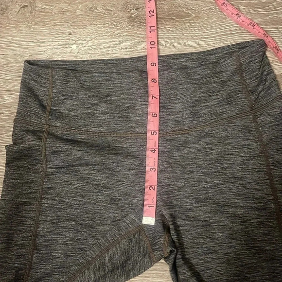 Athleta gray workout leggings in size medium capri crop pants running - Picture 6 of 10